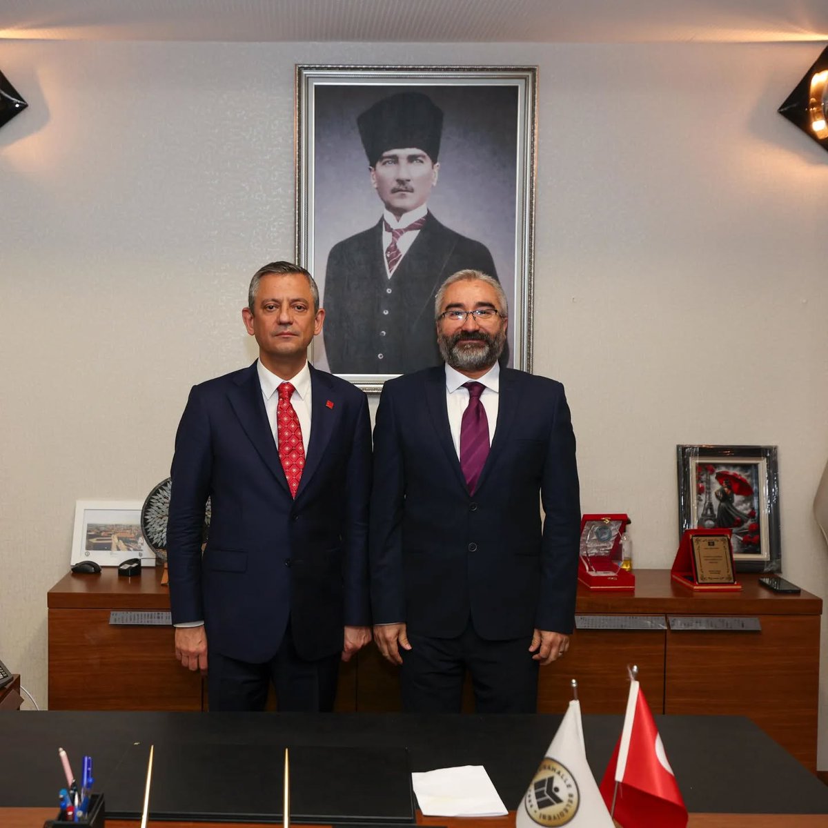 hsnkr44's tweet photo. CHP Parti tarihinin en yüksek oyunu alarak tekrar genel başkanlığa seçilen, 14 yıldır birlikte siyaset yaptığım, değerli abim @eczozgurozel'i tebrik ediyorum. https://t.co/7bVDlaxyn1