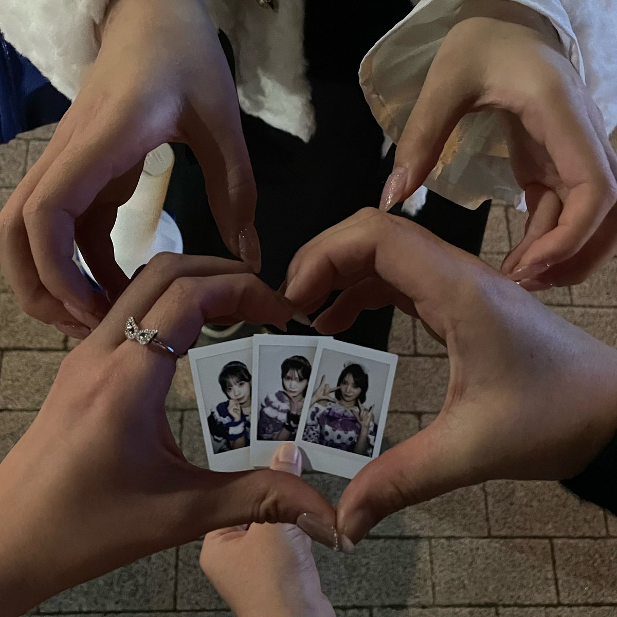 nqrse チェキ 指ハート バラ売り可】nqrse なるせ チェキ 指ハート ホロサイン 2枚 - メルカリ