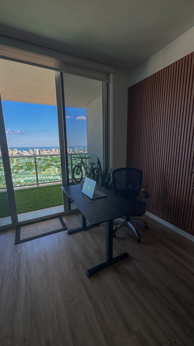 nickrgrs's tweet image. Lock yourself in a room and make 5 pieces of content a day for 1 year