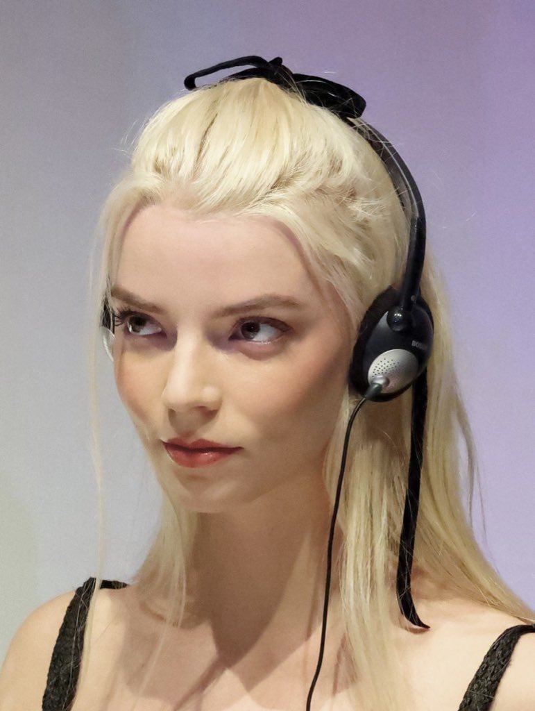 vonstepsister's tweet image. 