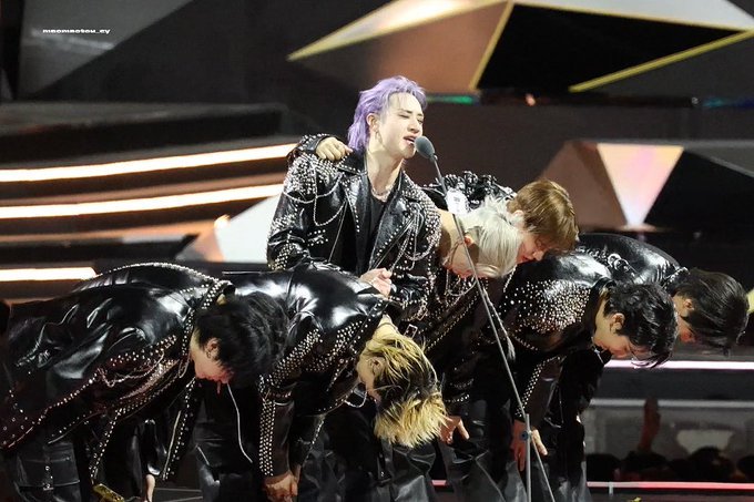 minchanbliss's tweet image. you made this, chan. thank you for bringing stray kids to us