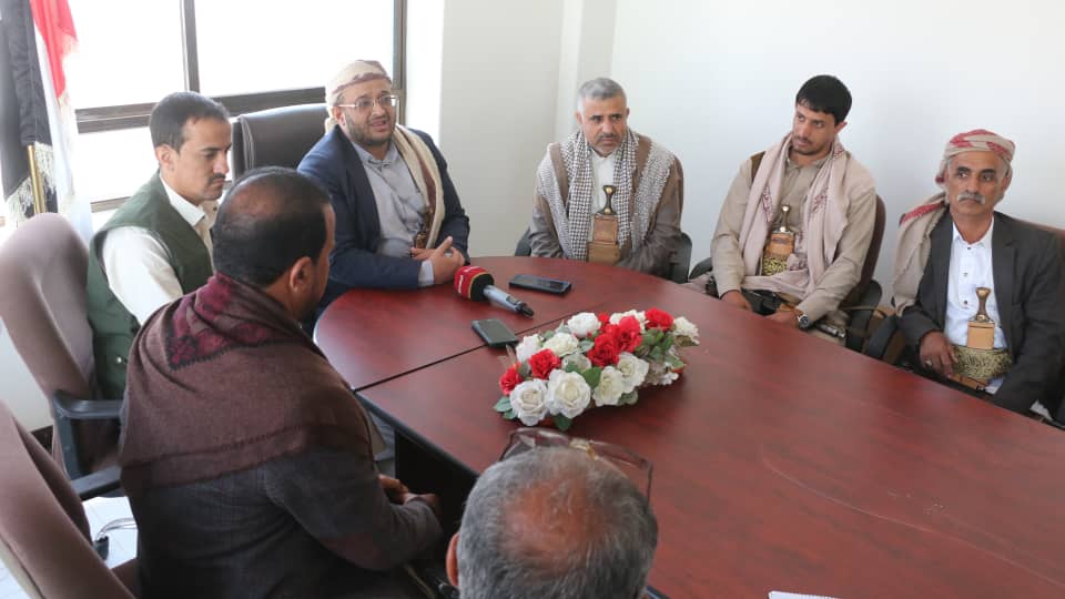 تعز .. قيادة المنطقة العسكرية الرابعة تُكرّم القائم بأعمال محافظ تعز

💢 مكتـب الإعــلام م/تعـــز

السبت، 09 جمادى الآخرة 1447هـ 
الموافق، 29 نوفمبر 2025م 

كرّمت قيادة المنطقة العسكرية الرابعة اليوم، القائم بأعمال محافظ تعز أحمد المساوى، بدرع المنطقة، تقديراً لجهوده في تطوير