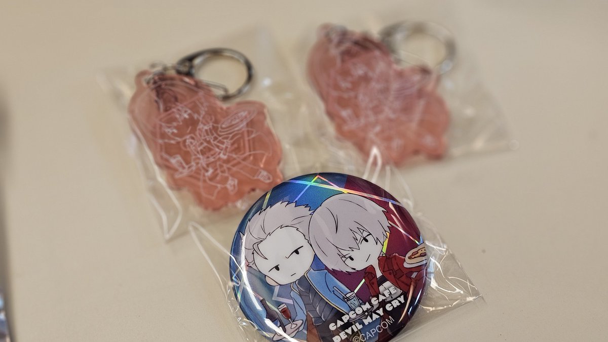 캡콤스토어를 다녀왔어요 
콩벌레 무한매입사건 
가챠도 성공 ㅎㅎ