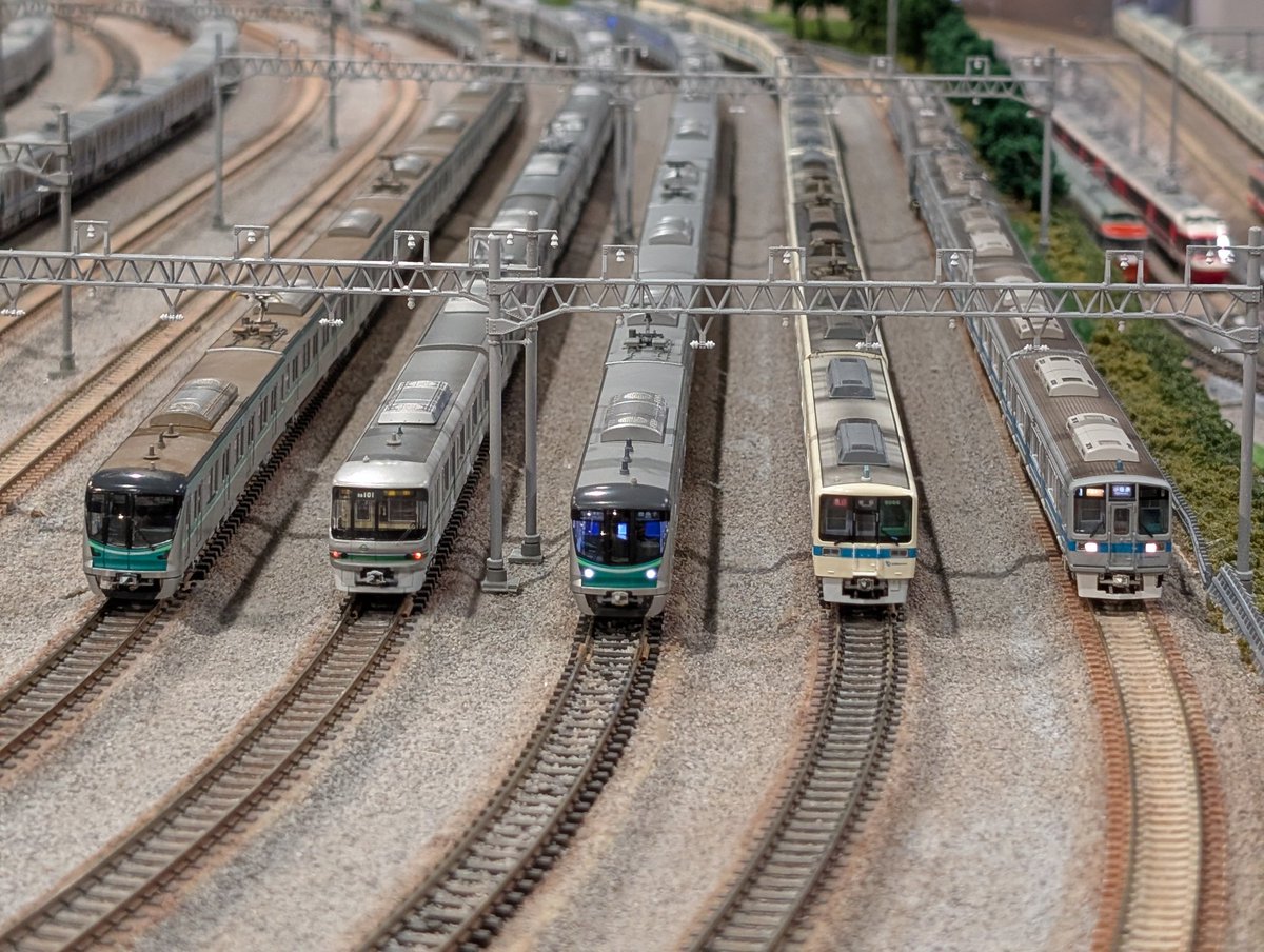 TX2000tukuba's tweet image. KYOの駅さんを使用した、せの鉄さん主催の小田急運転会へ参加して参りました😎

自分はとりあえず形になったメトロ16000系と小田急車は8000形1000形を持参😆

参加者の作品を並べて集合写真😆小田急車両がこんなに並ぶのも圧巻でした👍

この度は素晴らしい時間と貴重な話しをありがとうござました🙇