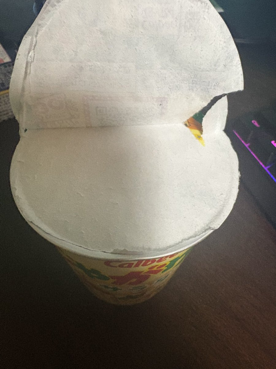 あっかん、久しぶりにじゃがりこ食べよう思たらこれやん。こうなるんめっちゃ久々やわ。忘れてた