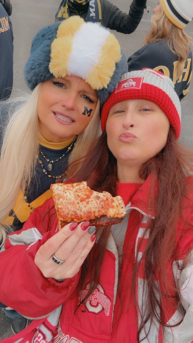 Pregame sober up pizza😭 <a href="/Mortgagequeen09/">BlondHairDontCare🏆🌹👑</a>
