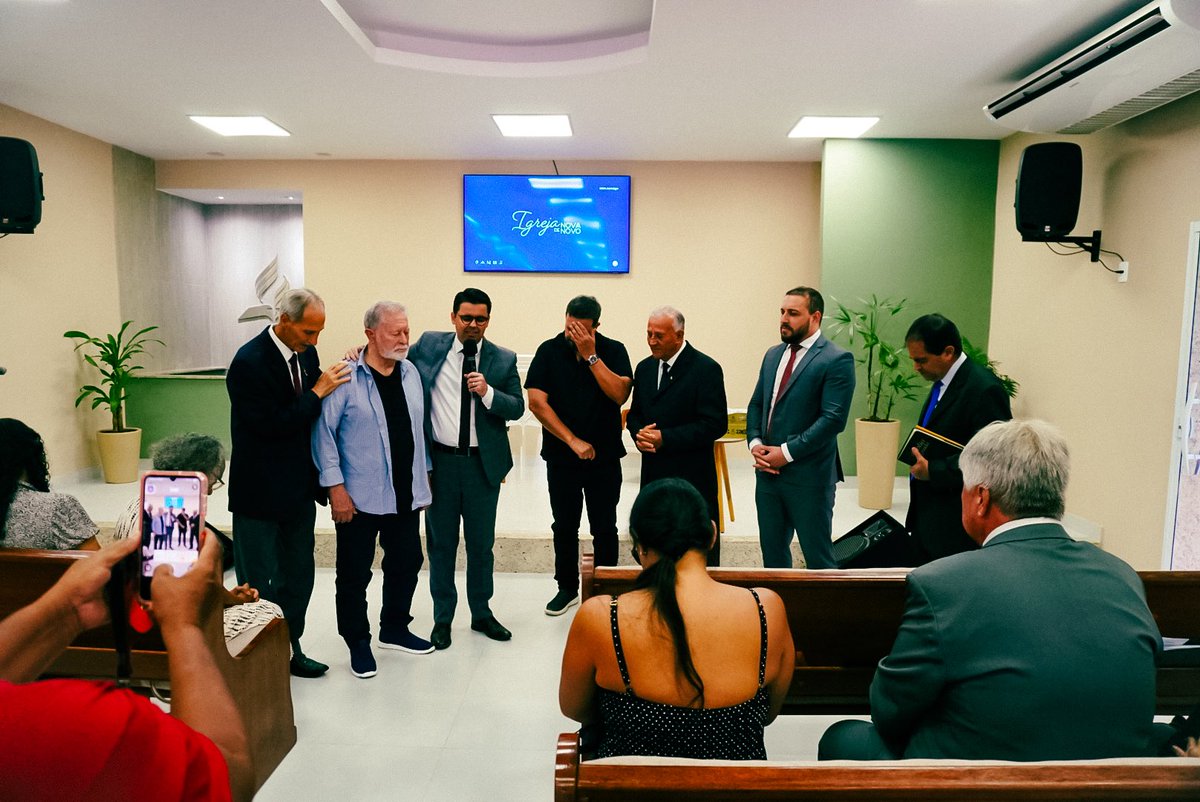 Dia de reinauguração e celebração por aqui! A igreja de Papucaia abriu as portas hoje com uma nova fachada e um novo compromisso: honrar e apressar a vinda DELE cada dia mais. Através da renovação de cada templo, renovamos também nosso propósito de servir mais e melhor!