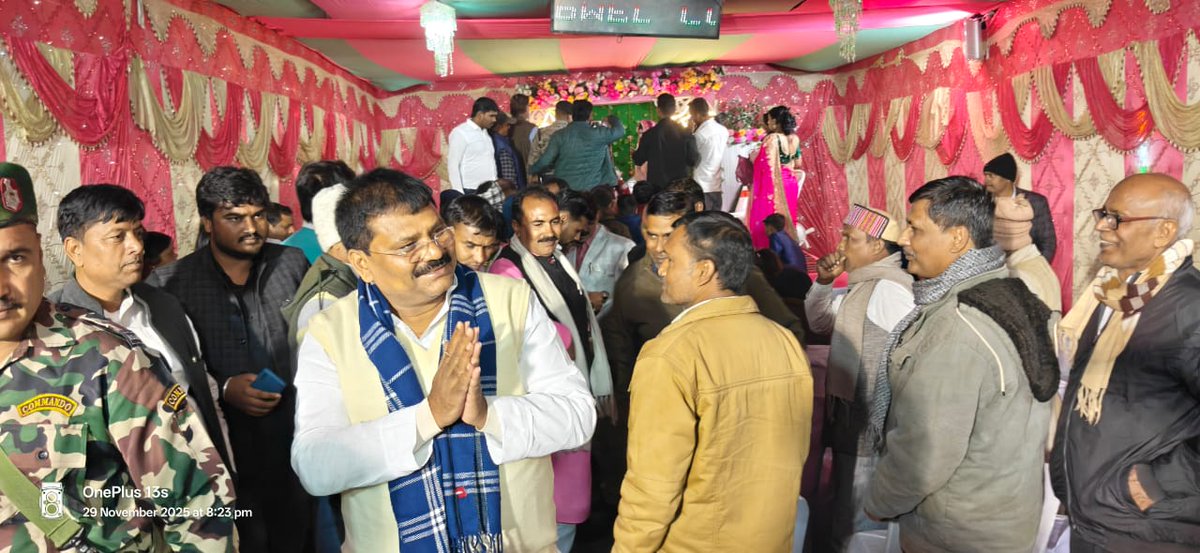 JDUUmeshSingh's tweet image. वैशाली ज़िलान्तर्गत सहदेई बुजुर्ग प्रखंड के चैनपुर बघेल में श्री कैलाश सिंह कुशवाहा जी के यहाँ आयोजित वर–वधू स्वागत समारोह में सम्मिलित होकर नवविवाहित जोड़े को शुभाशीष एवं मंगलमय वैवाहिक जीवन की हार्दिक शुभकामनाएँ प्रेषित कीं।