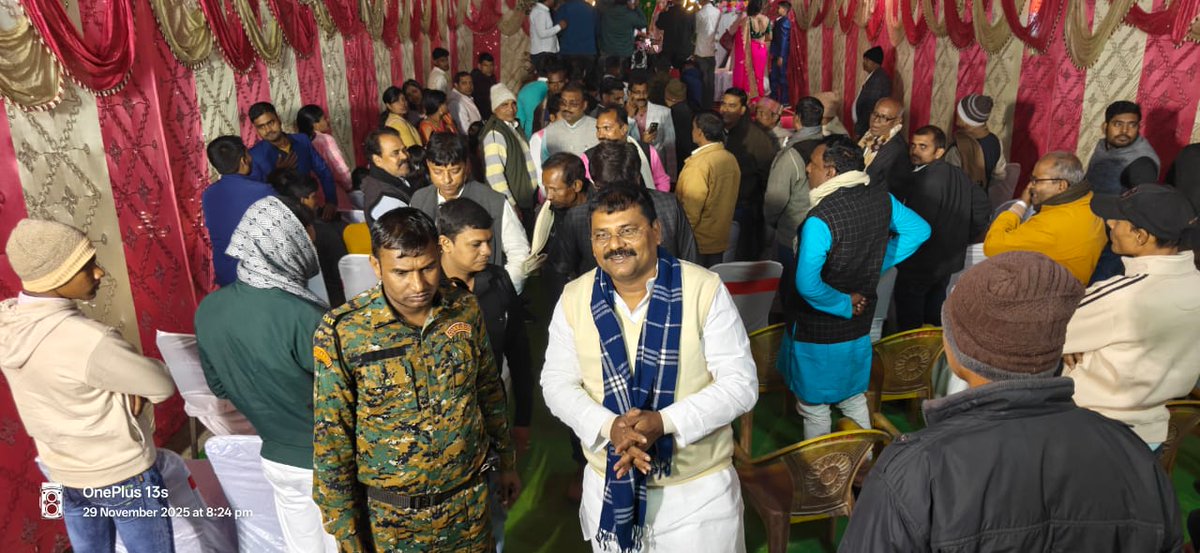 JDUUmeshSingh's tweet image. वैशाली ज़िलान्तर्गत सहदेई बुजुर्ग प्रखंड के चैनपुर बघेल में श्री कैलाश सिंह कुशवाहा जी के यहाँ आयोजित वर–वधू स्वागत समारोह में सम्मिलित होकर नवविवाहित जोड़े को शुभाशीष एवं मंगलमय वैवाहिक जीवन की हार्दिक शुभकामनाएँ प्रेषित कीं।