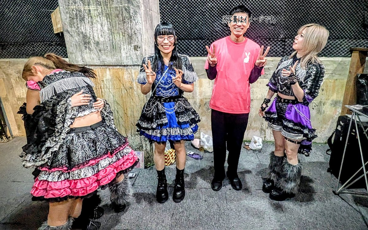 YusukeY0218's tweet photo. わんにゃんばぐ大発生
生誕祭お邪魔してきました〜🐕️🎂🎉🎉
今日もしっかり盛り上がって楽しかった!
あれ、この構図とこかで・・・🤔
#MILKYDOPE
#みるきど
#わんにゃんばぐ大発生
#PeaceCafe https://t.co/VqcvTQbO1E