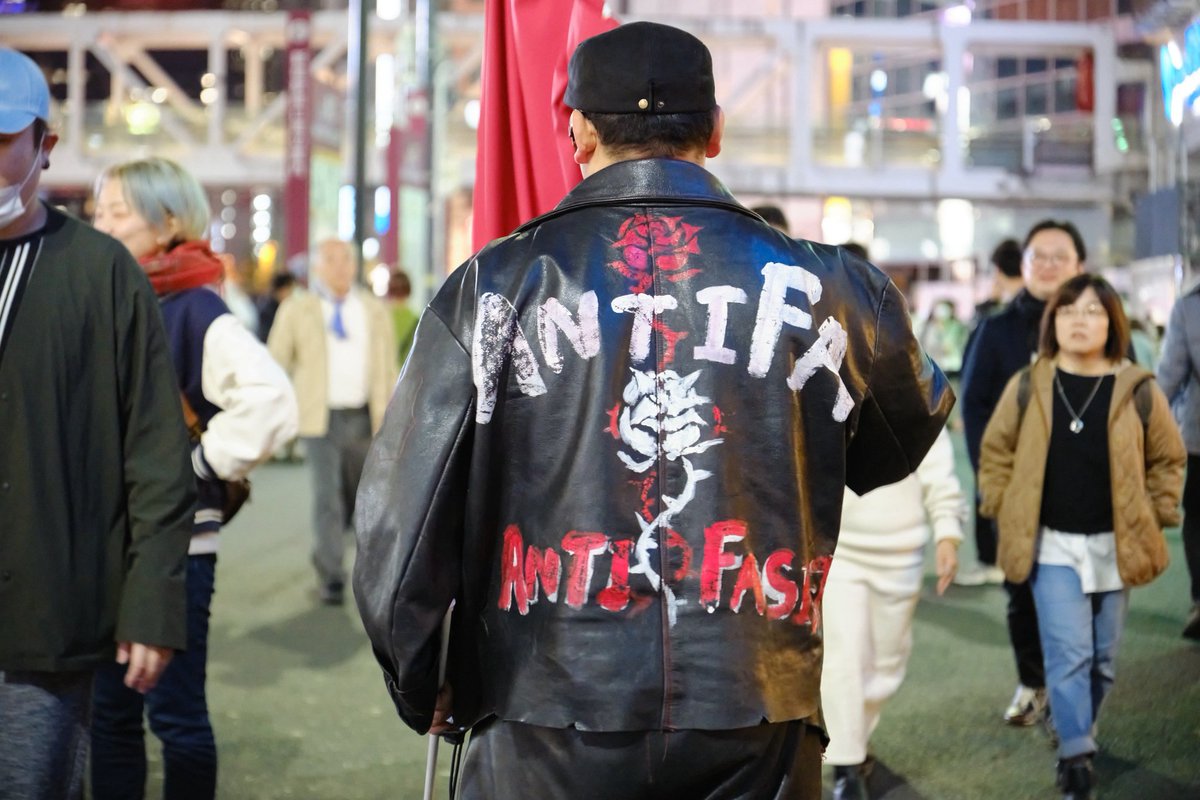 nabekuramasax's tweet image. 新宿ノーヘイト音楽街宣
photo by @Xenoring