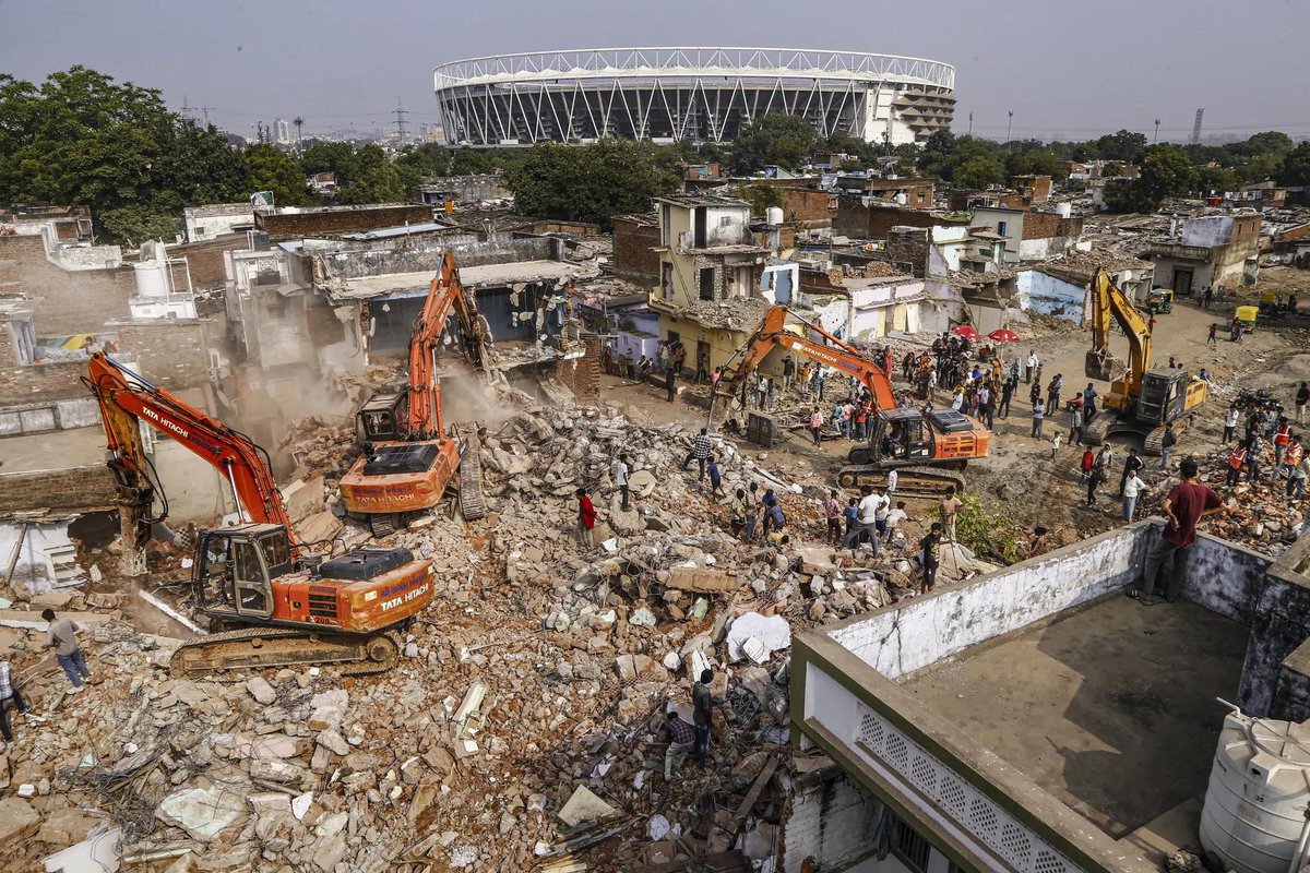 timesofindia's tweet image. #InPics | The Ahmedabad Municipal Corporation (AMC) carried out a demolition drive near Narendra Modi Stadium on Saturday to remove illegal encroachments in the area. 

#Ahmedabad #AMC #DemolitionDrive
