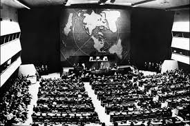 simangeo's tweet image. Un día como hoy de 1947 se llevó a cabo una de las mayores infamias de nuestra era.

La Asamblea General de la ONU decide por mayoría, en un proceso turbio con muchas presiones, dividir a Palestina en dos.

Esto sin consultar o ni siquiera invitar a votar a los palestinos.