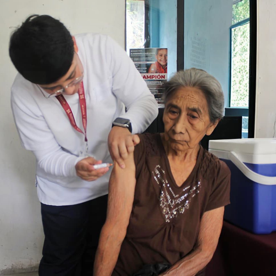 juliomenchaca_'s tweet image. Brindamos servicios médicos como consultas, medicamentos, vacunas, plata coloidal, electrolitos orales y orientación preventiva en la localidad de Hermanos Galeana, en Huehuetla.

Estas acciones en conjunto con la secretaria de @Salud_Hidalgo, a través de la Jurisdicción…