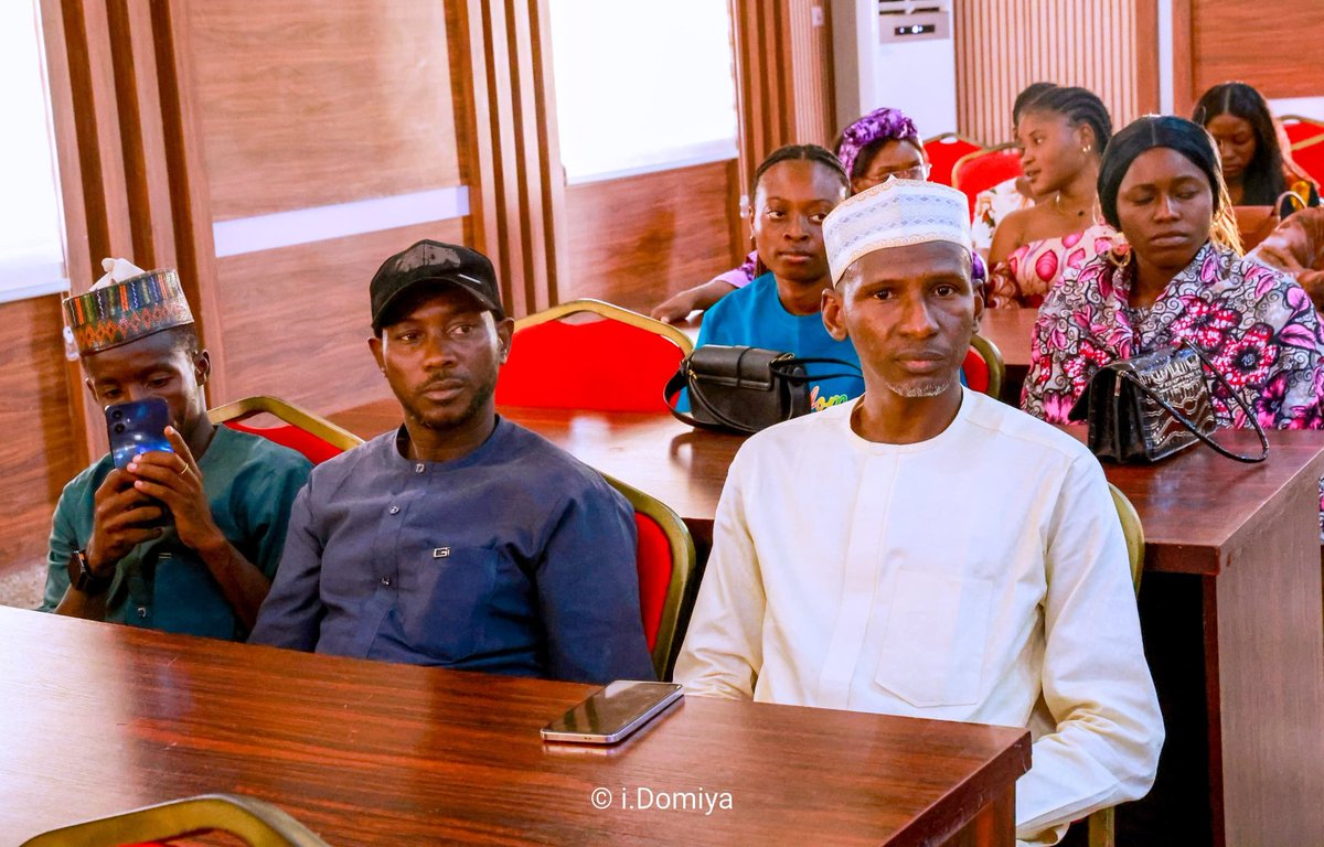 MGcfr's tweet photo. Guest Speaker Yusuf Umar Mohammed from the American University of Nigeria emphasised the importance of ethical content creation and responsible journalism in fostering civic cohesion. 

As convener, I, Muhammad Bakari Tukur, urged influencers to craft content that bridges https://t.co/rf59oiPxOU