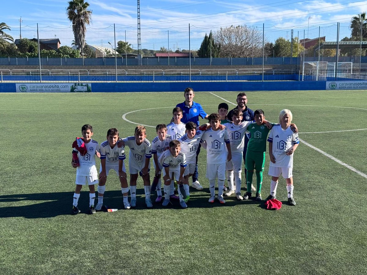 CFCRACKS's tweet image. Gran jornada para los 4 alevines @CFCRACKS que disputaban sus partidos ligueros este sábado. C,D,F y G, los 4 han conseguido la victoria.
VAMOS CRACKS!!! ⚪️🔵👏👏👏
