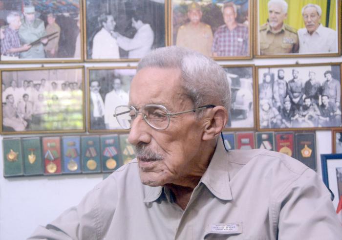 Triste noticia la partida física de Gilberto García Alonso, expedicionario del yate Granma, destacado revolucionario que sobresalió siempre por su humildad, sencillez y su lealtad absoluta a #Fidel y #Raúl.
Nuestras más sentidas condolencias a sus familiares y amigos.