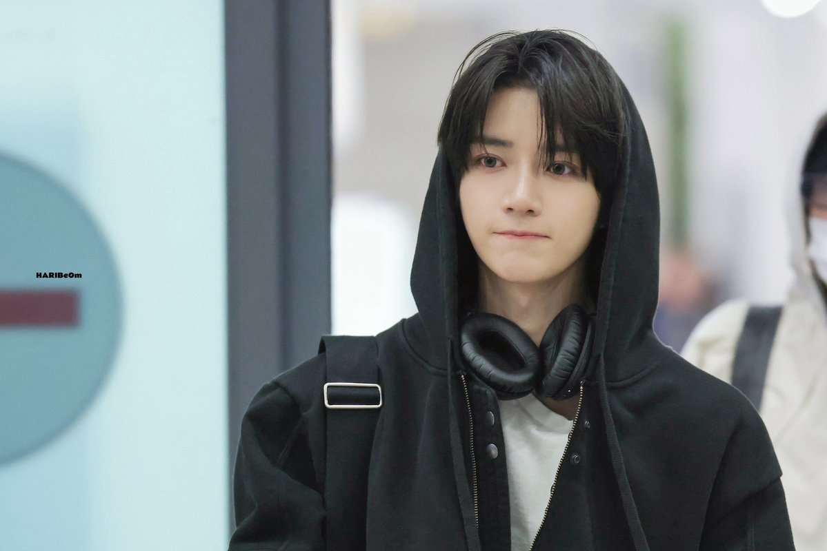 HARIBeOm_313's tweet image. εïз 251130 εïз ICN🛬

오늘도 수고 많았어!
올해 마지막 달도 힘내자!!!☺️

#투모로우바이투게더 
#범규  #BEOMGYU #TXT_범규
#TXT #TOMORROW_X_TOGETHER #ボムギュ