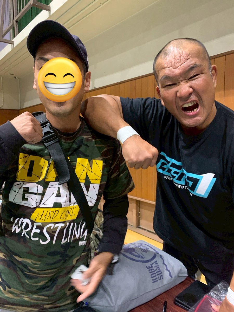 Cg4ueBgYOsI1T53's tweet image. 田中将斗選手！強い！強すぎる！
エルボーの威力⁉️浅川選手の首が…
オーソドックスな試合もできハードコアーな試合もできる、世界の田中将斗をもっとみてもらいたい！FMW時代から応援して、かれこれ30年以上家族で応援してます！
エルボーツーショット嬉しかった😭
#田中将斗
#pwzero1
#大阪プロレス