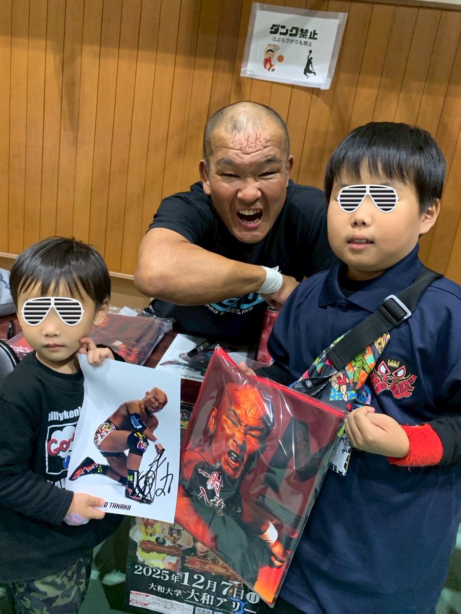 Cg4ueBgYOsI1T53's tweet image. 田中将斗選手！強い！強すぎる！
エルボーの威力⁉️浅川選手の首が…
オーソドックスな試合もできハードコアーな試合もできる、世界の田中将斗をもっとみてもらいたい！FMW時代から応援して、かれこれ30年以上家族で応援してます！
エルボーツーショット嬉しかった😭
#田中将斗
#pwzero1
#大阪プロレス