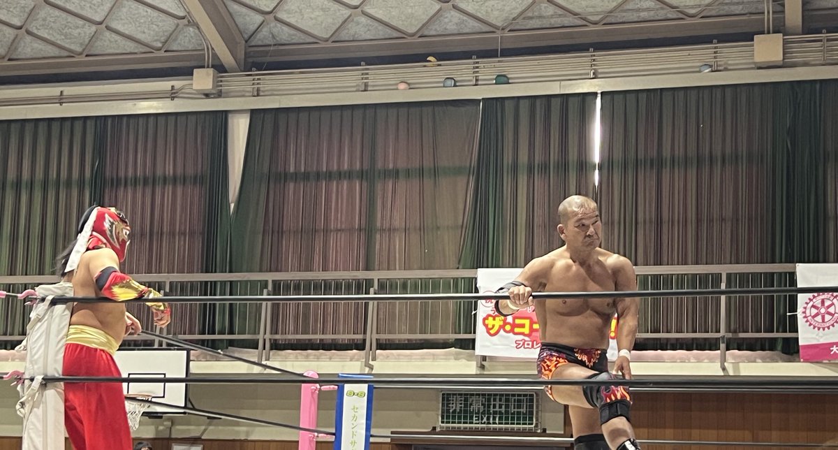 Cg4ueBgYOsI1T53's tweet image. 田中将斗選手！強い！強すぎる！
エルボーの威力⁉️浅川選手の首が…
オーソドックスな試合もできハードコアーな試合もできる、世界の田中将斗をもっとみてもらいたい！FMW時代から応援して、かれこれ30年以上家族で応援してます！
エルボーツーショット嬉しかった😭
#田中将斗
#pwzero1
#大阪プロレス