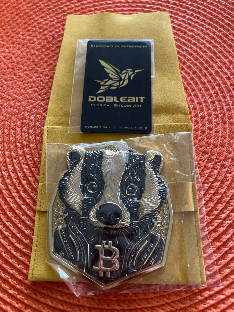 Look what I came home from vacation to 👀, absolute 🔥 piece by <a href="/doblebit21/">doblebit</a> 

The work on this is just stellar, this honey badger design, quality and cold storage piece has to be one of my favorites