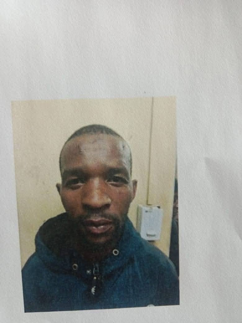 Am_Blujay's tweet image. Six dangerous suspects broke out of the Lydenburg Police Station after smashing a hole through a cell wall in the early hours of the morning. Officers only noticed something was wrong when they found a leaking pipe during a routine inspection at 02:30. The suspects Fana Fenyane,…