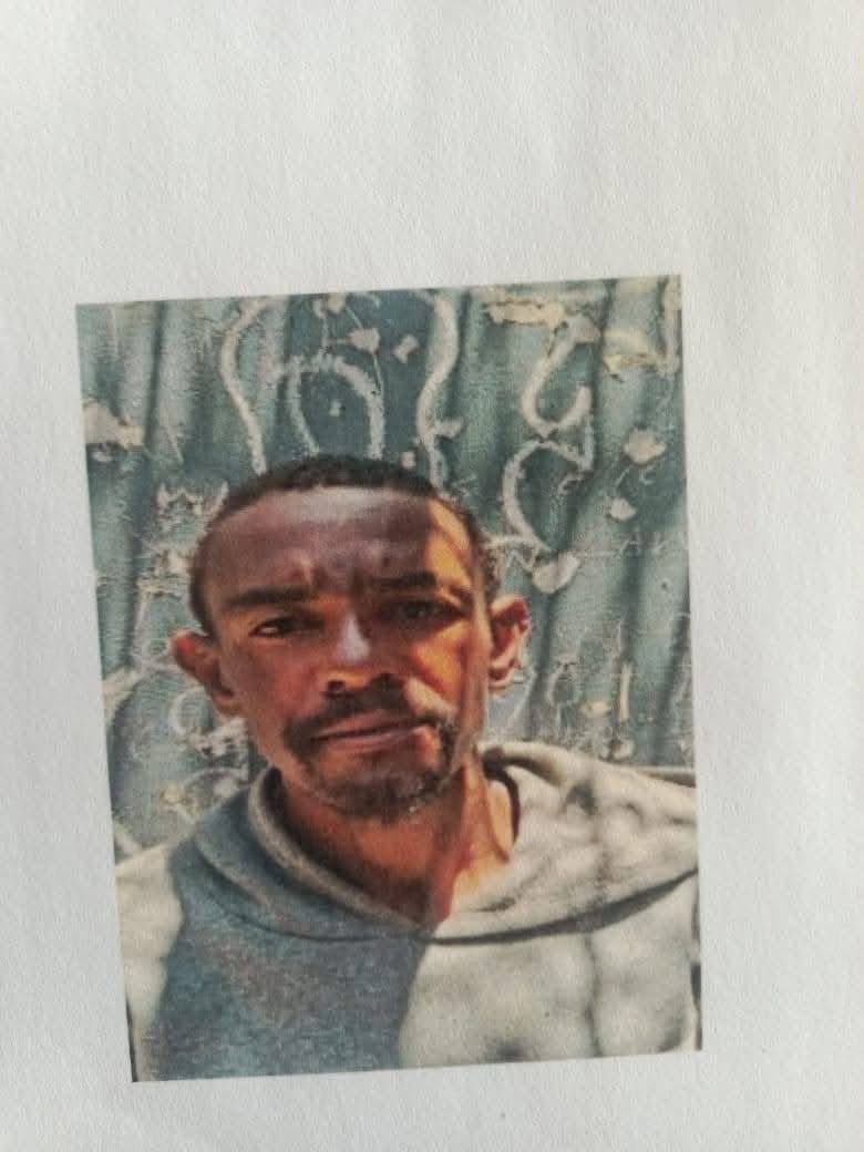 Am_Blujay's tweet image. Six dangerous suspects broke out of the Lydenburg Police Station after smashing a hole through a cell wall in the early hours of the morning. Officers only noticed something was wrong when they found a leaking pipe during a routine inspection at 02:30. The suspects Fana Fenyane,…