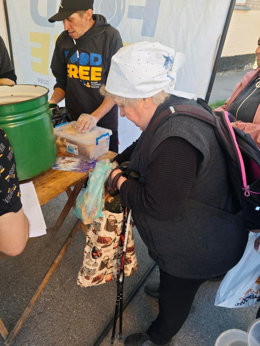 We continue to deliver hot meals to our most vulnerable residents: the elderly and low-income individuals. This is more than just food; it's our daily care and a guarantee that no one is left hungry.
#Kharkiv #Aid #HotMeals #Compassion #VolunteerWork