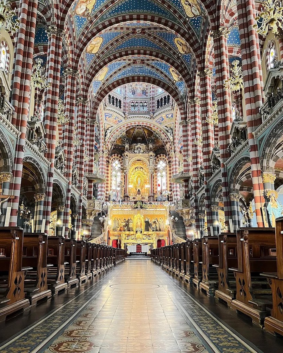 ROSALÍA visitó la basílica de María Auxiliadora y San Carlos de Buenos Aires.

Feligreses de la parroquia contaron a <a href="/EFEnoticias/">EFE Noticias</a> que la cantante rezó a solas en el camarín de la Virgen Auxiliadora, visitó brevemente el bautisterio y sacó varias fotos del interior del templo.