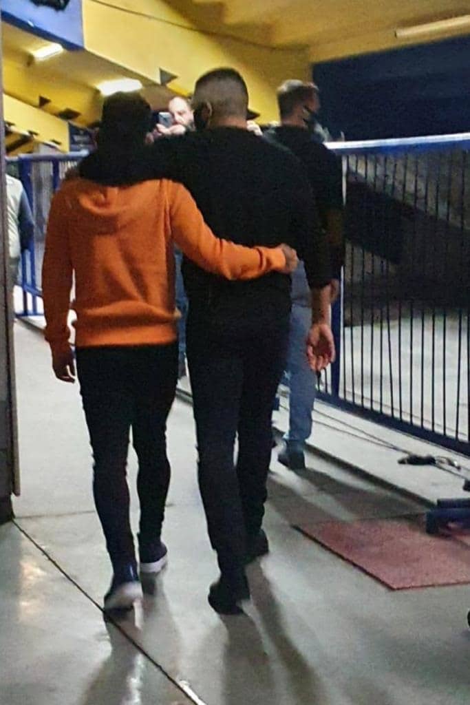 En River sacaron a los de Madrid (3 de ellos claves) con el mismo frío reconocimiento que a Borja: una foto con estadísticas.  Muchos quieren echar a Gallardo. Pero no se habla ni la mitad de lo que criticaron la YPF de Battaglia y la conferencia de Tévez. Ensobrados y mamaderas.