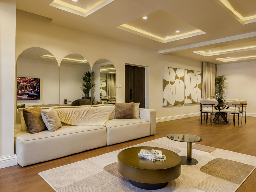 Ugxchukwu's tweet image. DETTY DECEMBER IS HERE!
PREMIUM SHORTLETS FOR YOUR  STAY IN IKOYI, VI AND LEKKI ARE AVAILABLE AND GETTING BOOKED FAST. LONG BOOKINGS FROM 2 WEEKS ABOVE GET AN AIRPORT PICK UP AS A BONUS.
SEND ME A MESSAGE FOR OPTIONS