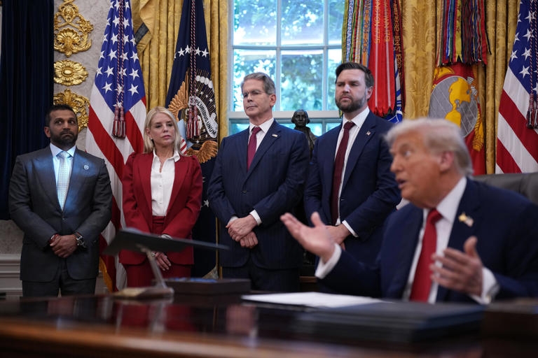 There's a bit from an old, 19th century Romanian poem which this US administration often makes me think about, for no particular reason:  

"And this poisoned foam, this rabble, this refuse, this worthless trash,
To think they became the rulers of this country and of us!