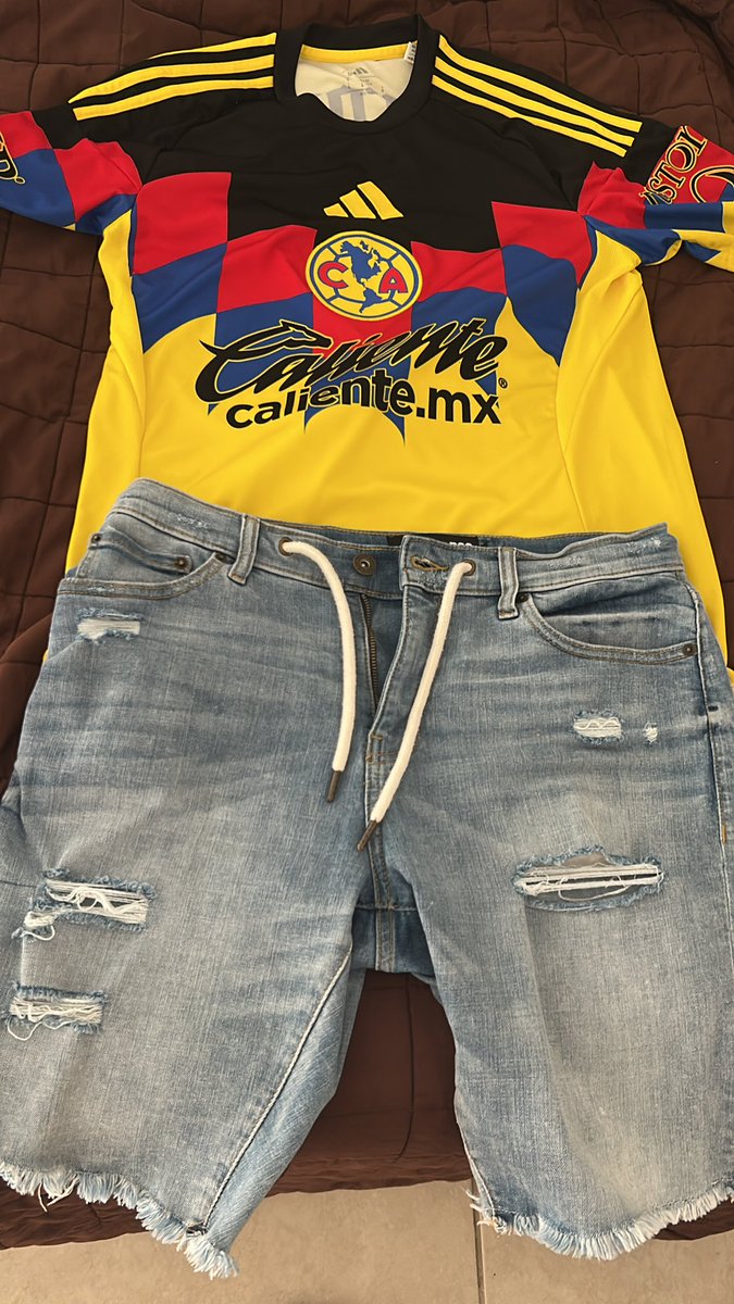 Ya alistando el outfit para ver el partido de las poderosas, quien se une en Cancún para disfrutar del sábado futbolero 😈😈😈