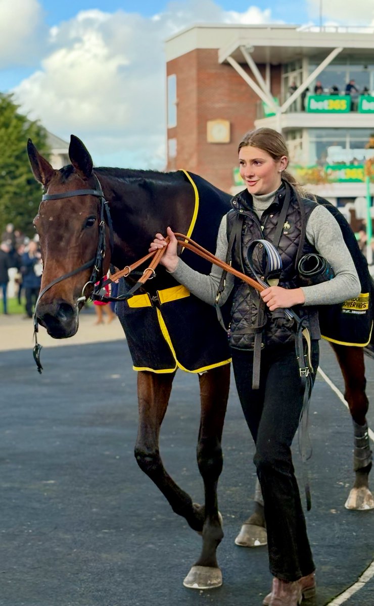 FluffyPickle's tweet photo. So proud of her girl regardless of the result at Wetherby, lovely to see the winning smiles today congratulations to all @holworthyfarm #goldenace x https://t.co/W9Ri9XIugC