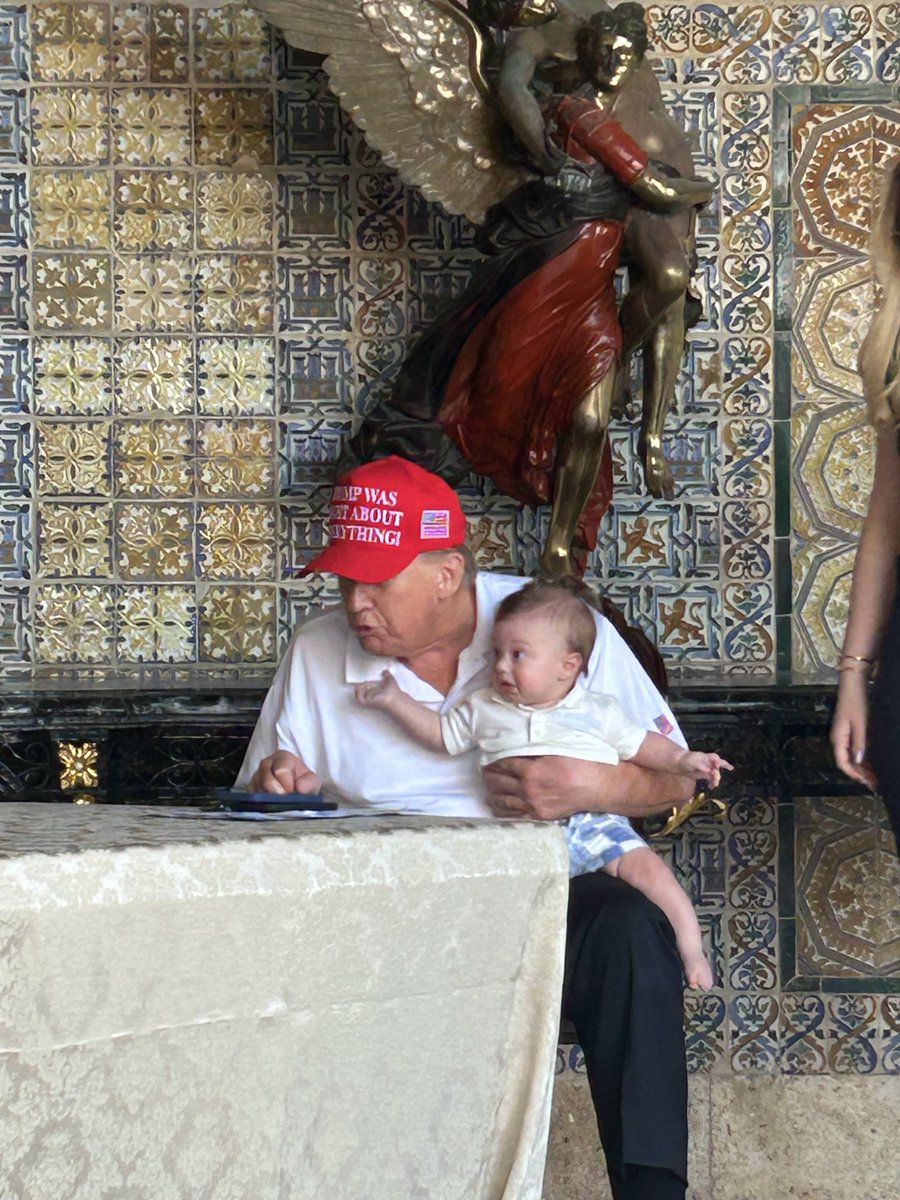 LPoliticia22333's tweet image. Grandpa and Alexander hard at work 😊🇺🇸