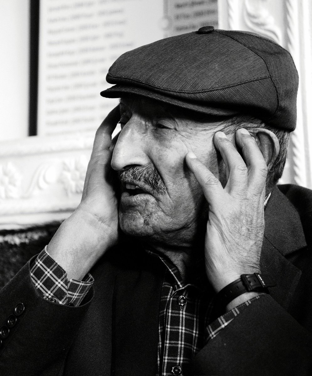 CihanLcr's tweet photo. Anlat bize ey akşamın mumu olan dengbêj...
Ey gecemizin konuğu ay...
Fırat mı daha aşık,
Dicle mi daha deli?

​Mehmed Uzun https://t.co/1bLzloLON8