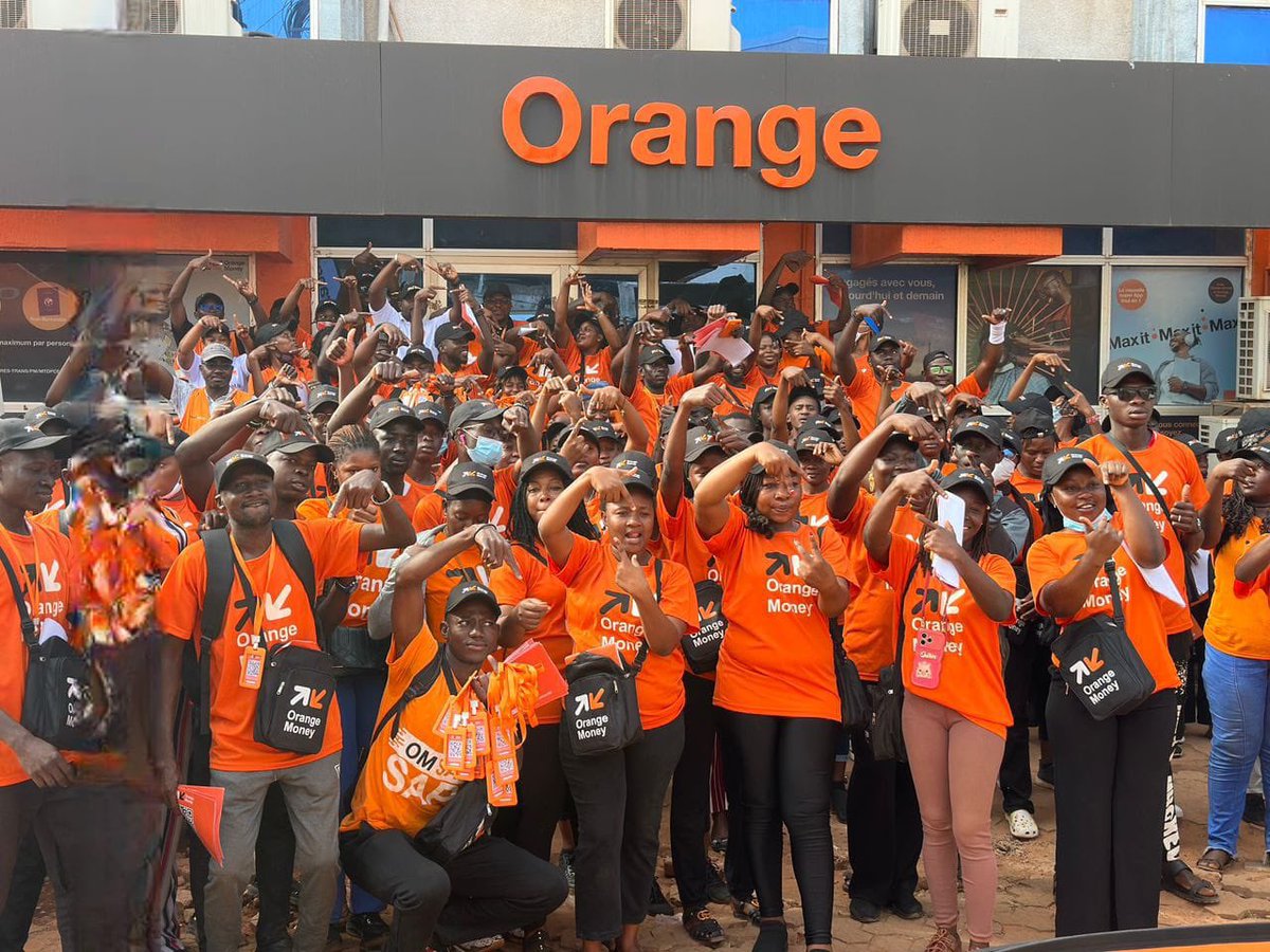 OrangeBurkina's tweet photo. Du Centre, en passant par l’Ouest, le Nord, le Nord-Est et le Centre-Ouest, nous avons mené ce 29 novembre 𝐮𝐧𝐞 𝐨𝐩𝐞́𝐫𝐚𝐭𝐢𝐨𝐧 𝐝𝐞 𝐩𝐫𝐨𝐱𝐢𝐦𝐢𝐭𝐞́ 𝐬𝐢𝐦𝐮𝐥𝐭𝐚𝐧𝐞́𝐞 𝐩𝐨𝐮𝐫 𝐧𝐨𝐮𝐬 𝐫𝐚𝐩𝐩𝐫𝐨𝐜𝐡𝐞𝐫 𝐞𝐧𝐜𝐨𝐫𝐞 𝐝𝐚𝐯𝐚𝐧𝐭𝐚𝐠𝐞 𝐝𝐞 𝐯𝐨𝐮𝐬 𝐞𝐭 𝐫𝐞𝐬𝐭𝐞𝐫 𝐚̀ 𝐯𝐨𝐭𝐫𝐞 𝐞́𝐜𝐨𝐮𝐭𝐞.

À travers cette initiative, Orange Money réaffirme son engagement constant à être à vos côtés et à répondre efficacement à vos besoins.

Orange Money Ne maam, au plus près de vous !
#OrangeBurkina #FiersDEtreBurkinabè #OrangeEstLà