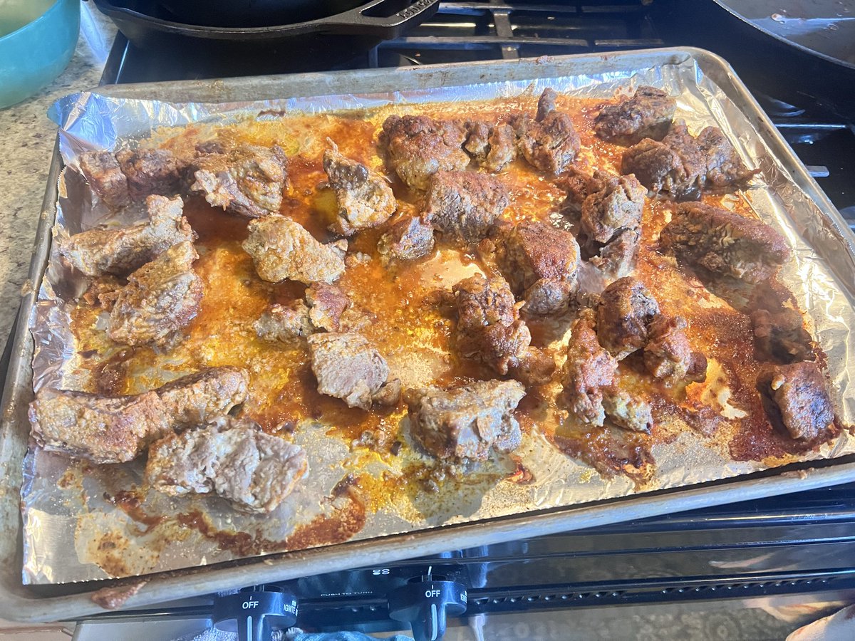 MrTymone's tweet image. Shoutout to #butcherbox this is the meat. Shoutout to #stalekracker this is the two step and we will put this finished product over a bowl of rice with green beans.
