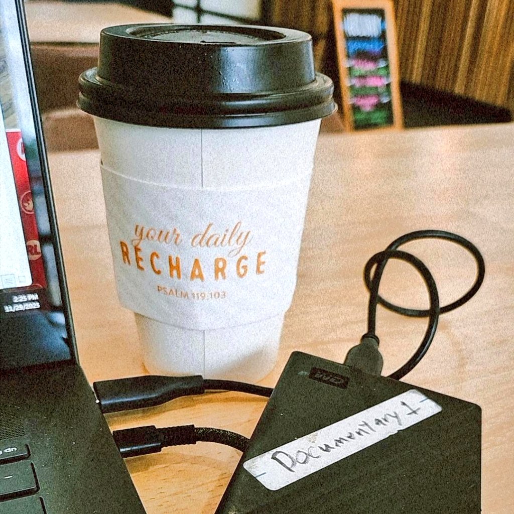 raphaconrad's tweet photo. New coffee shop, but still on the same journey...
Finishing up my 1st documentary film!
(Shoutout to Wild Honey Coffee in Lower Alabama)
#ForTheKommunity #documentary #officefortheday https://t.co/MbnSHSIy0L