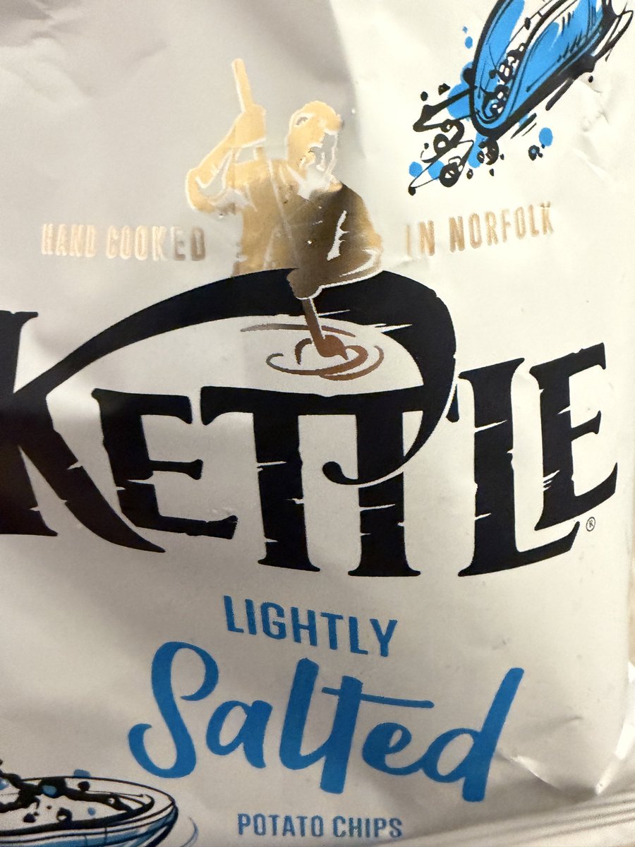 Jas_Ghattaora's tweet photo. @KETTLEChipsUK do you just sell empty crisp bags? Literally 5 crisps in a packet. #ripoff https://t.co/Fjx6Uy8HeC
