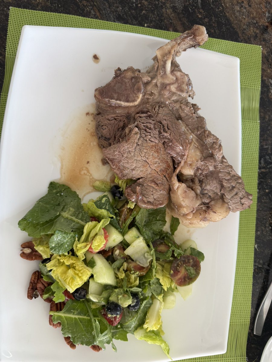 Dzaas3's tweet image. A comer!