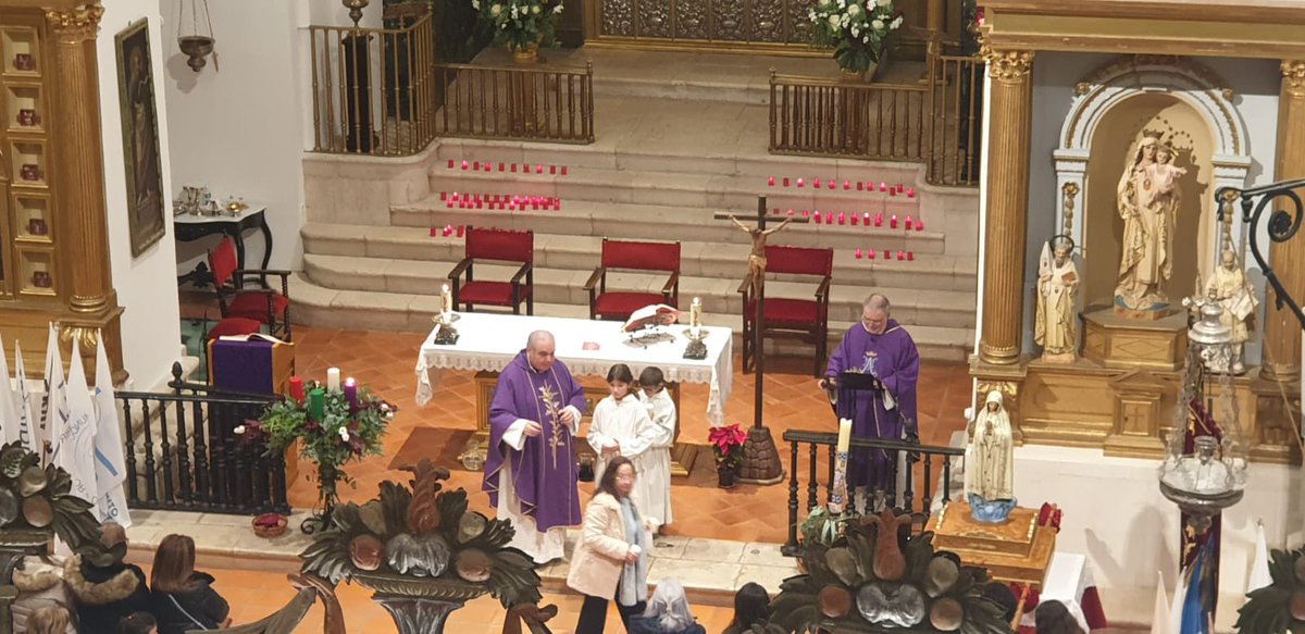Al término del Jubileo Parroquial Nuestro párroco, don Eugenio, ha entregado a cada grupo de la parroquia una vela 🕯️ que será signo de los grupos sinodales y nos ha invitado a vivir lo que Dios quiere:el Sínodo Diocesano. <a href="/SinodoToledo/">XXVI Sínodo Diocesano de Toledo</a> <a href="/architoledo/">Archidiócesis de Toledo</a>