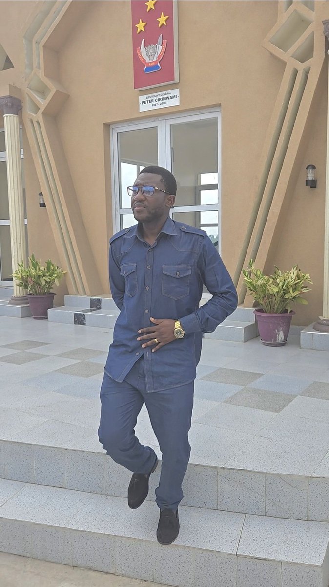 #Kinshasa : ce samedi 29 novembre 2025, soit deux ans après notre dernière rencontre à Goma, je suis allé me recueillir au mausolée du Lieutenant Général Peter Cirimwami Nkuba, sis au cimetière "Repos du Soldat" dans la Commune de la N’sele. 

Héros de l’intégrité du territoire