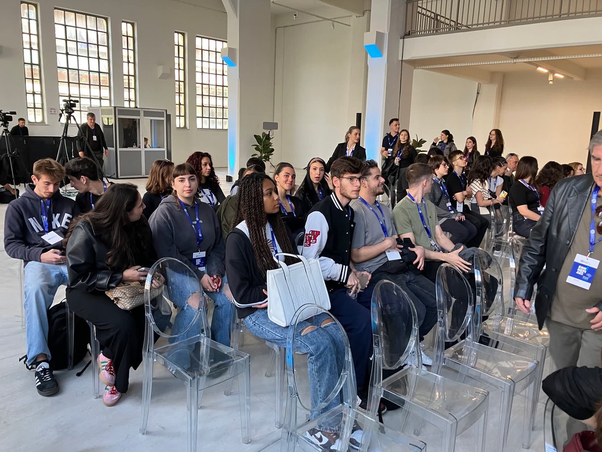 JLabPanteion's tweet photo. 🗞 Η Διευθύντρια του Εργαστηρίου Ι.Βώβου, η Αναπληρ. Καθηγ. @AngelikiGazi &amp; ο Επίκ. Καθηγ. A. Καραδημητρίου συμμετείχαν στις 21-11-2025 με 1ετείς και 3ετείς φοιτητές/τριες στο 3ο Συνέδριο της ΕΙΗΕΑ με τίτλο “Τεχνητή Νοημοσύνη –Ευκαιρίες και κίνδυνοι– Η επόμενη μέρα για τον Τύπο”. https://t.co/Y8qZ5NvHPl