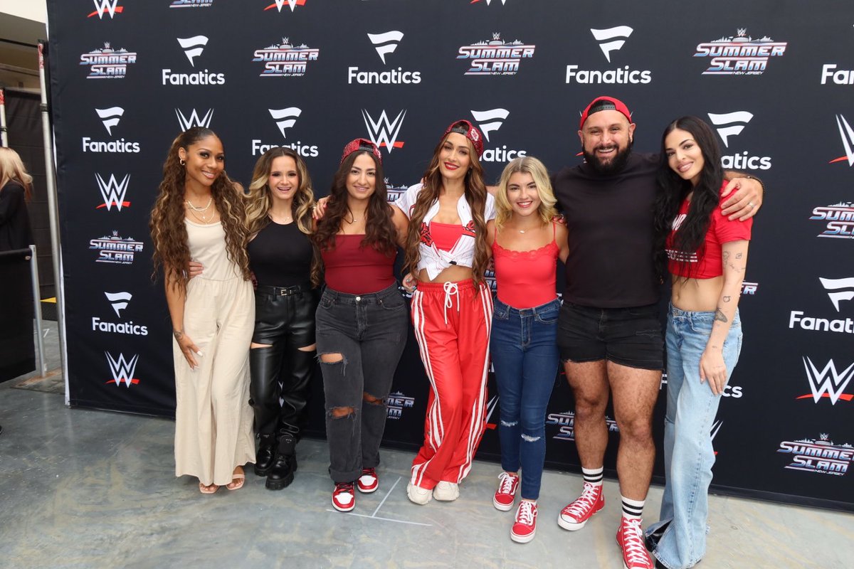 Bella Army rooting so hard for you tonight Nikki. Let’s take that title. We all love and miss you so much ♥️ <a href="/NikkiAndBrie/">Nikki & Brie</a>
