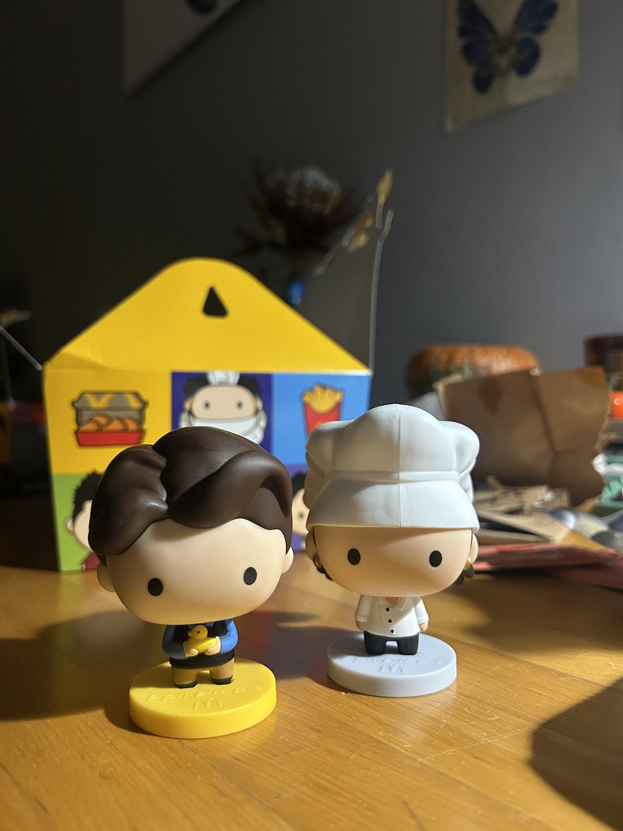 _kim_mi_yong's tweet image. так. ми жертви маркетингу. але які щасливі їсти френдс хеппіміл, і дивитися френдс на проекторі☺️☺️