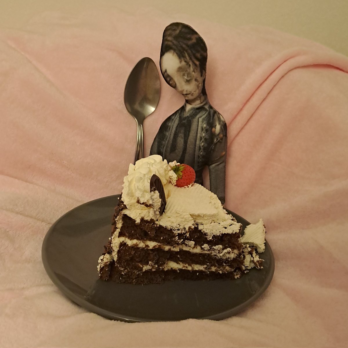 sweetmilkii_'s tweet photo. eat up, sweetie ❤️🍰 https://t.co/8VWsgUAOg1