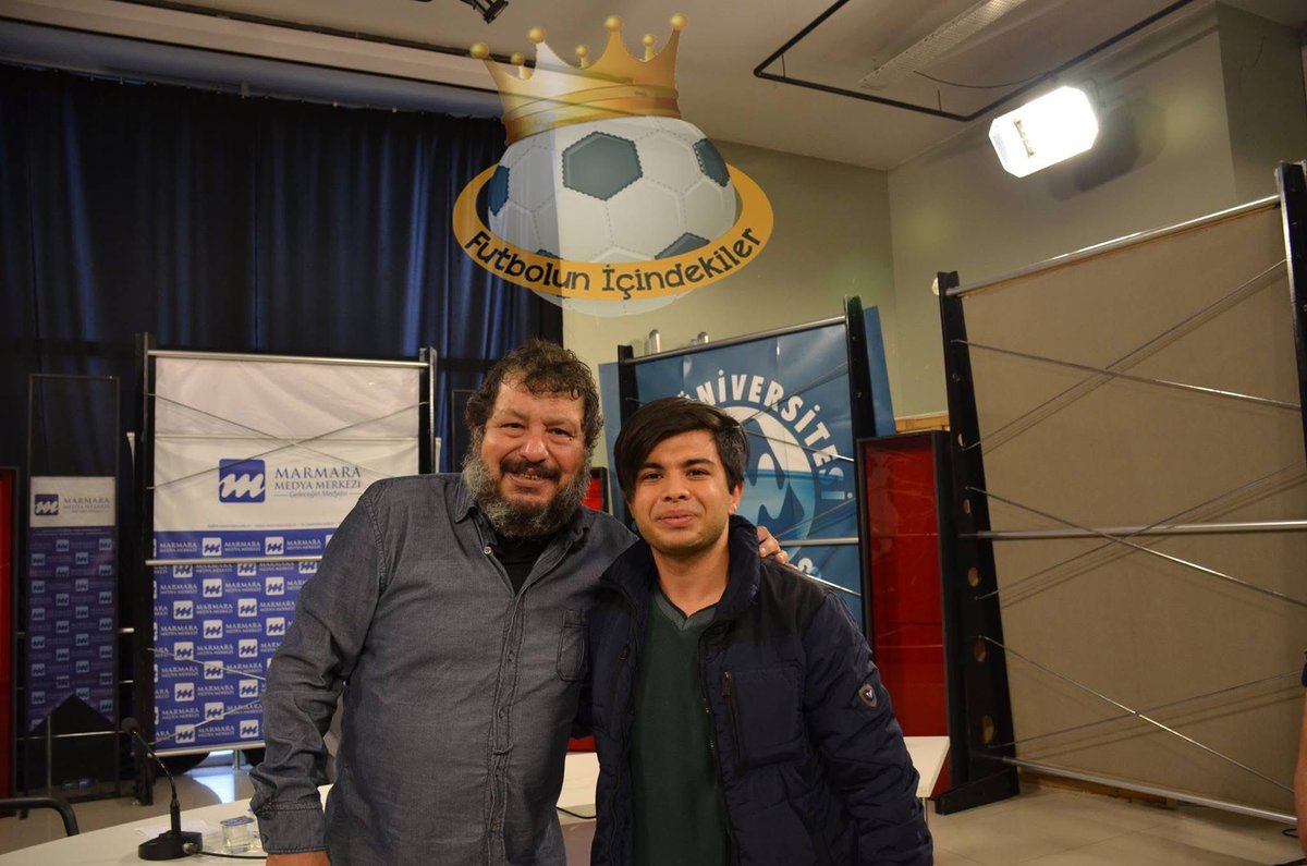 Bugün rahmetli Erdal Tosun’un vefat yıl dönümü. Üzerinden tam 9 sene geçmiş. Çok büyük oyuncuydu. Son röportajını birlikte yapmıştık. Futbol üzerineydi. Allah mekanını cennet eylesin.