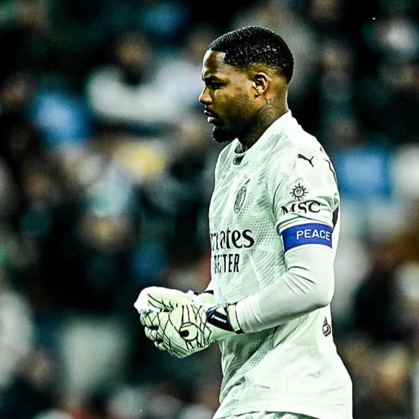 🚨🇫🇷 AC Milan director Tare on Mike Maignan contract due to expire in June 2026: “We had good discussion with Mike in the summer. We are talking in a relaxed way”.

“We made a pact, let’s do our best now and see what happens next. Maignan is doing great”.